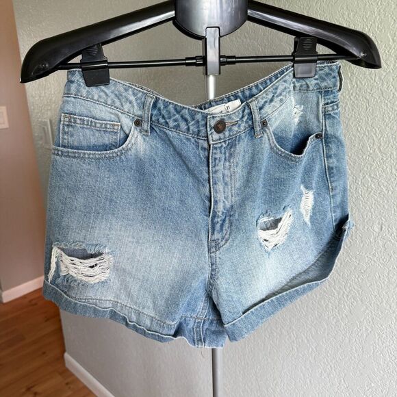 Forever 21 High Waist Light Wash Distressed Ripped Short Shorts Womens Size 28 - Picture 1 of 4